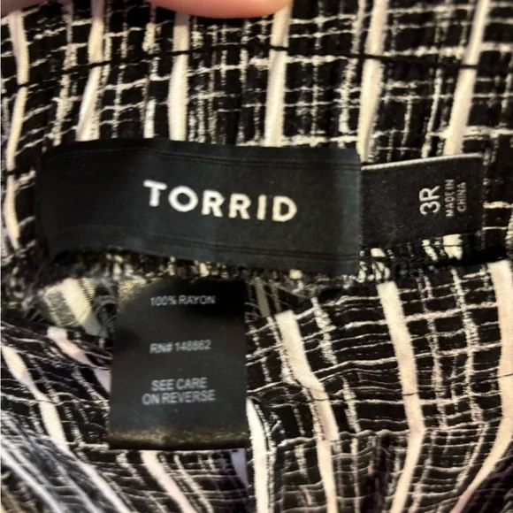 Torrid Black and White Patterned Dress Pants - Picture 4 of 4